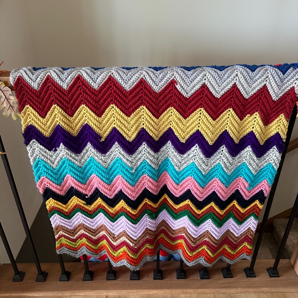 VTG Retro Groovy Crochet Chevron Ripple Blanket Multi Color Rainbow Throw 36x76
